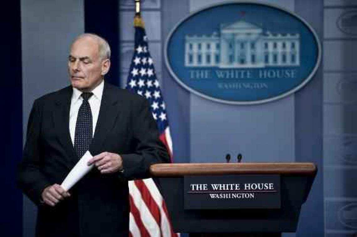 Trumps stafchef noemt enkele van Trumps campagnebeloftes over migratie "ongeïnformeerd"