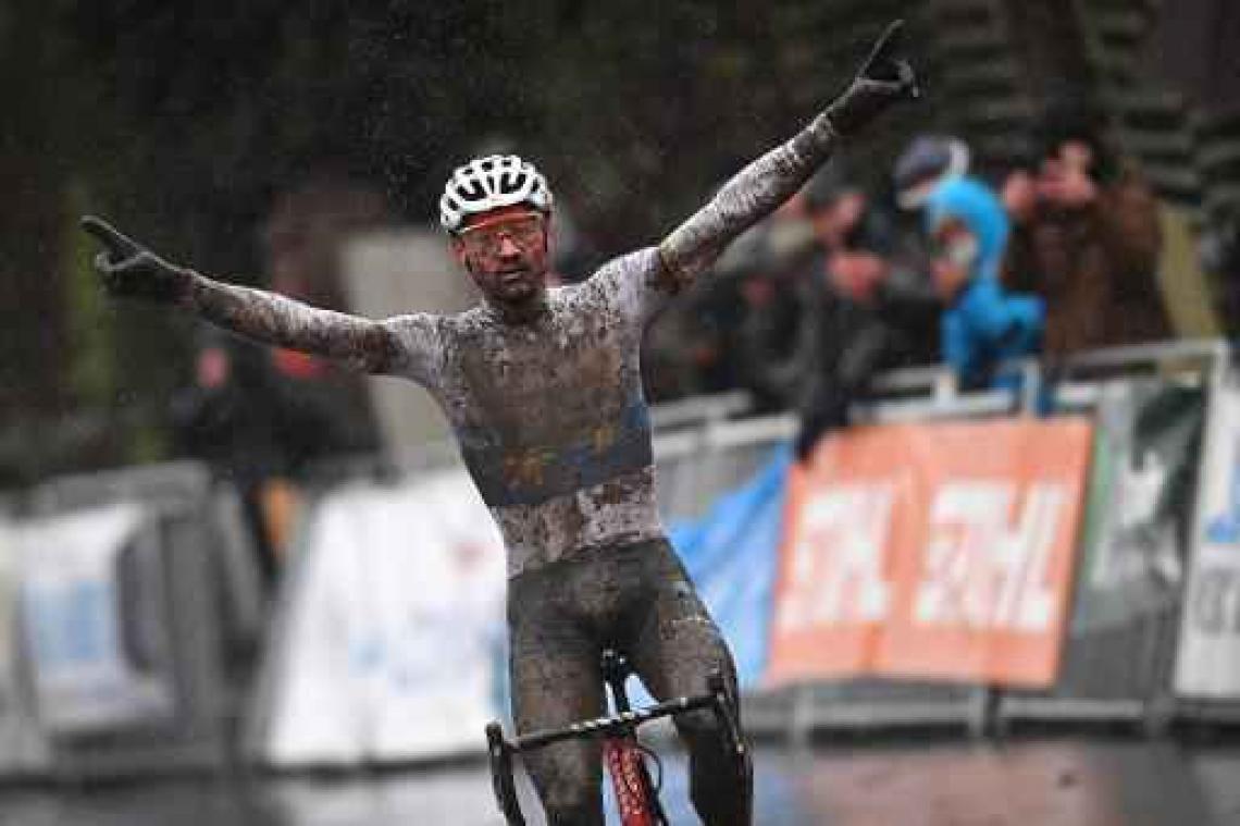 WB veldrijden Nommay - Van der Poel verzekert zich met zesde WB-zege ook van eindzege