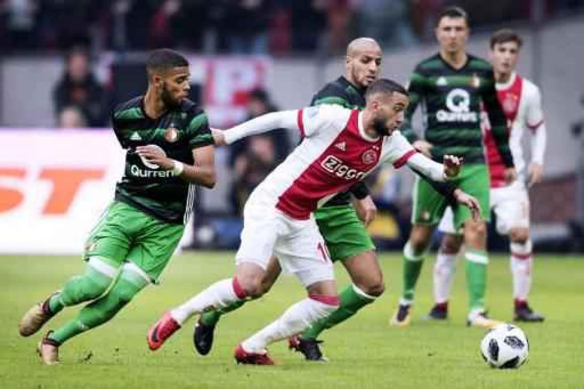 Ajax schudt Feyenoord af in titelstrijd dankzij 2-0 zege in klassieker
