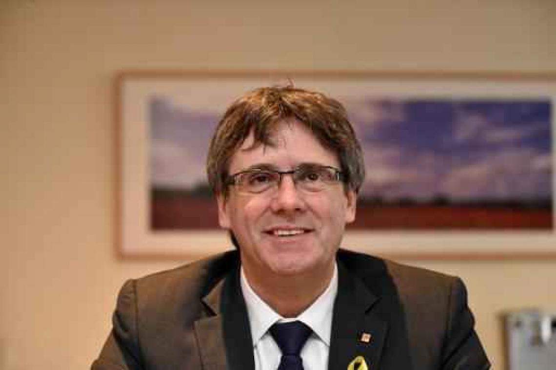 Spaanse media: "Puigdemont op vliegtuig naar Kopenhagen"