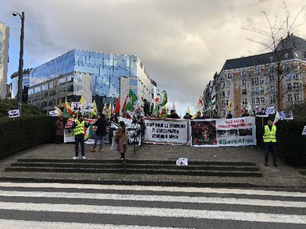 Koerden betogen op Schumanplein tegen Turkse aanwezigheid in Koerdische enclave Afrin