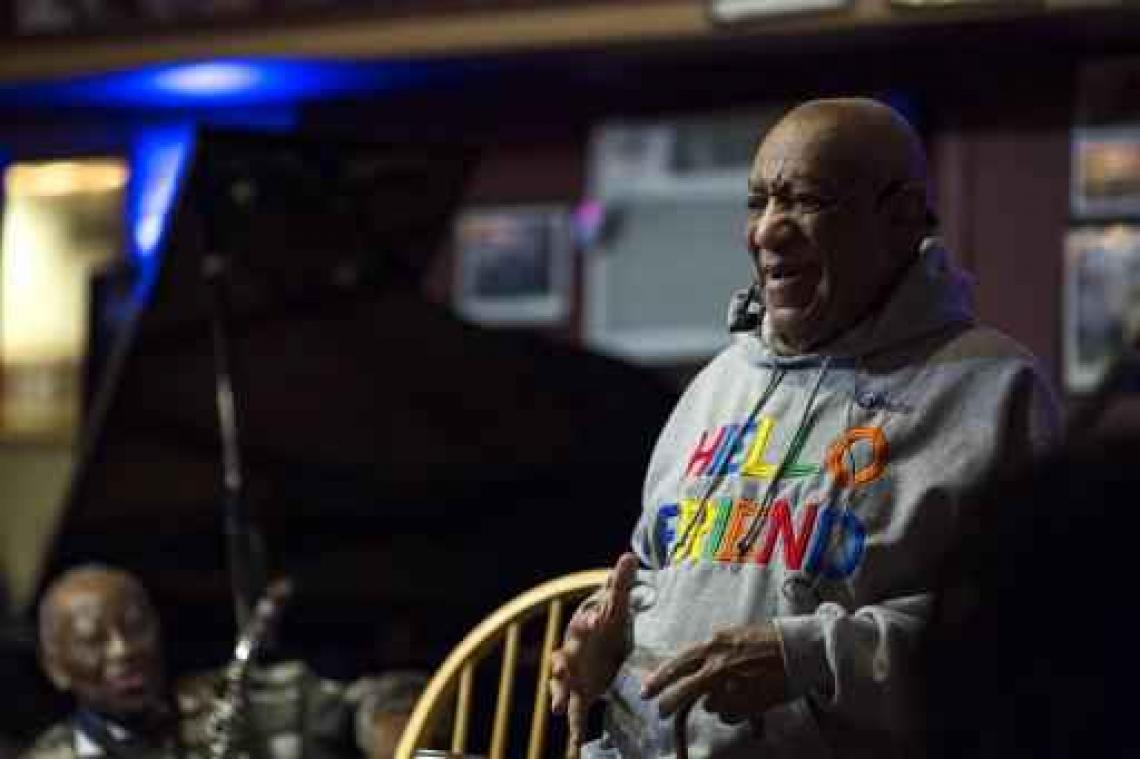 Bill Cosby maakt voor het eerst sinds proces wederoptreden