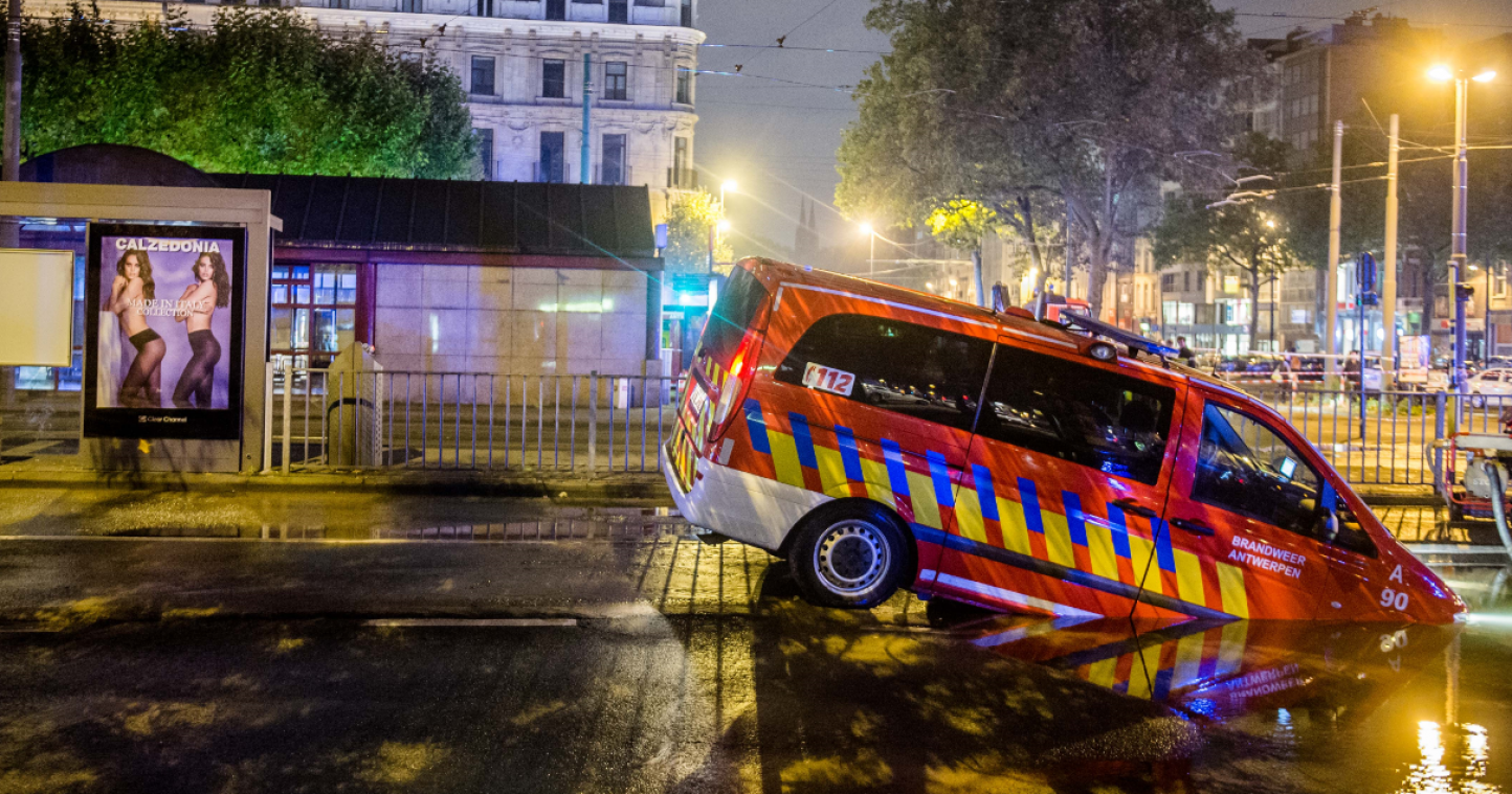 Groot waterlek in centrum Antwerpen