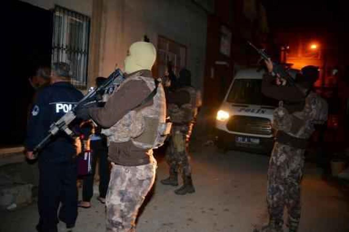 Turkse autoriteiten verordenen arrestatie van 129 ex-politieagenten