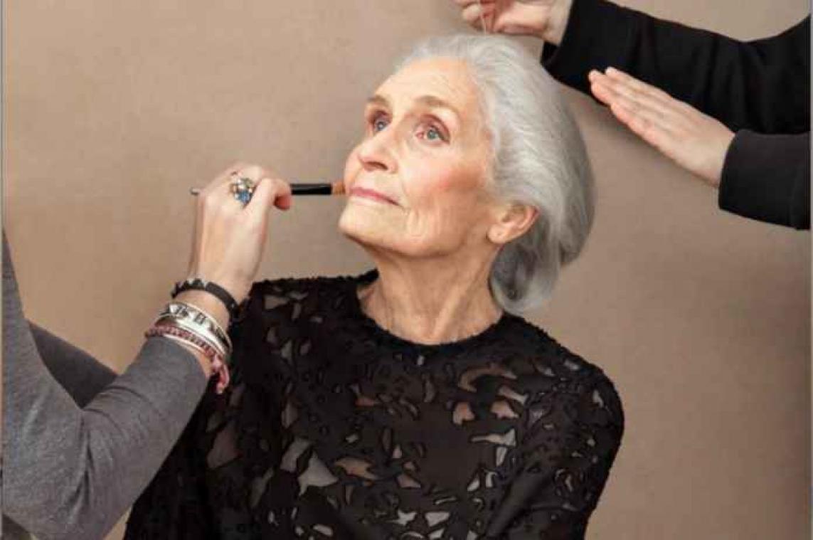 Bejaard model is het gezicht van nieuwe beautycampagne