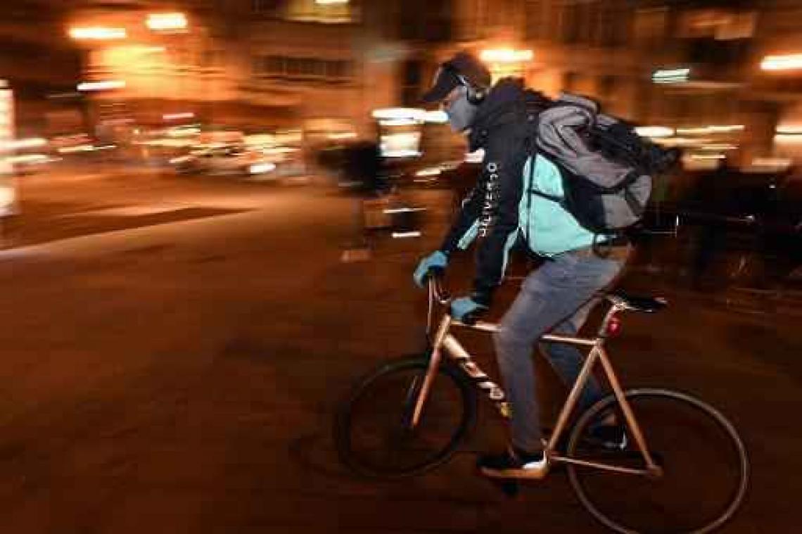 Koeriers Deliveroo bezetten nog steeds gebouw in Elsene, vakbond voert zaterdag actie in Brussel