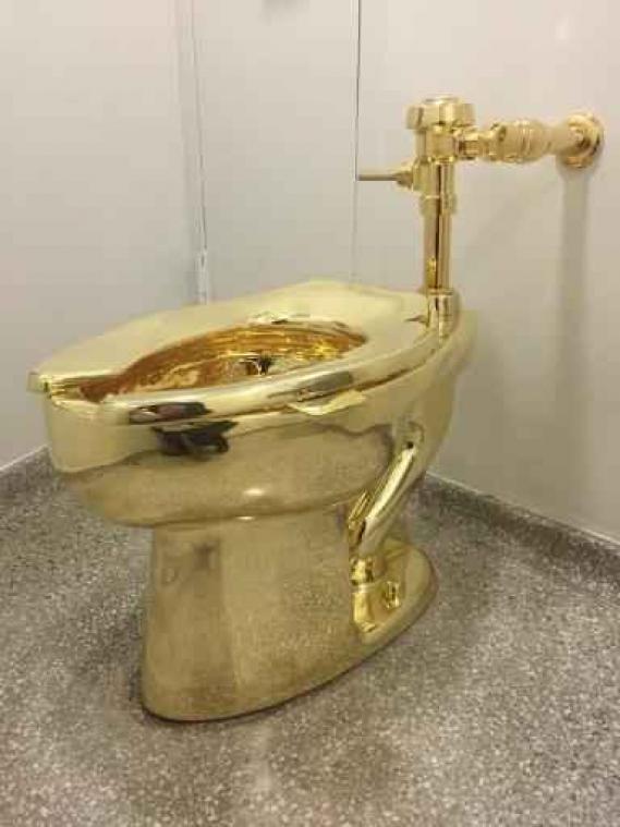 Witte Huis wil Van Gogh van Guggenheim, maar krijgt gouden wc-pot