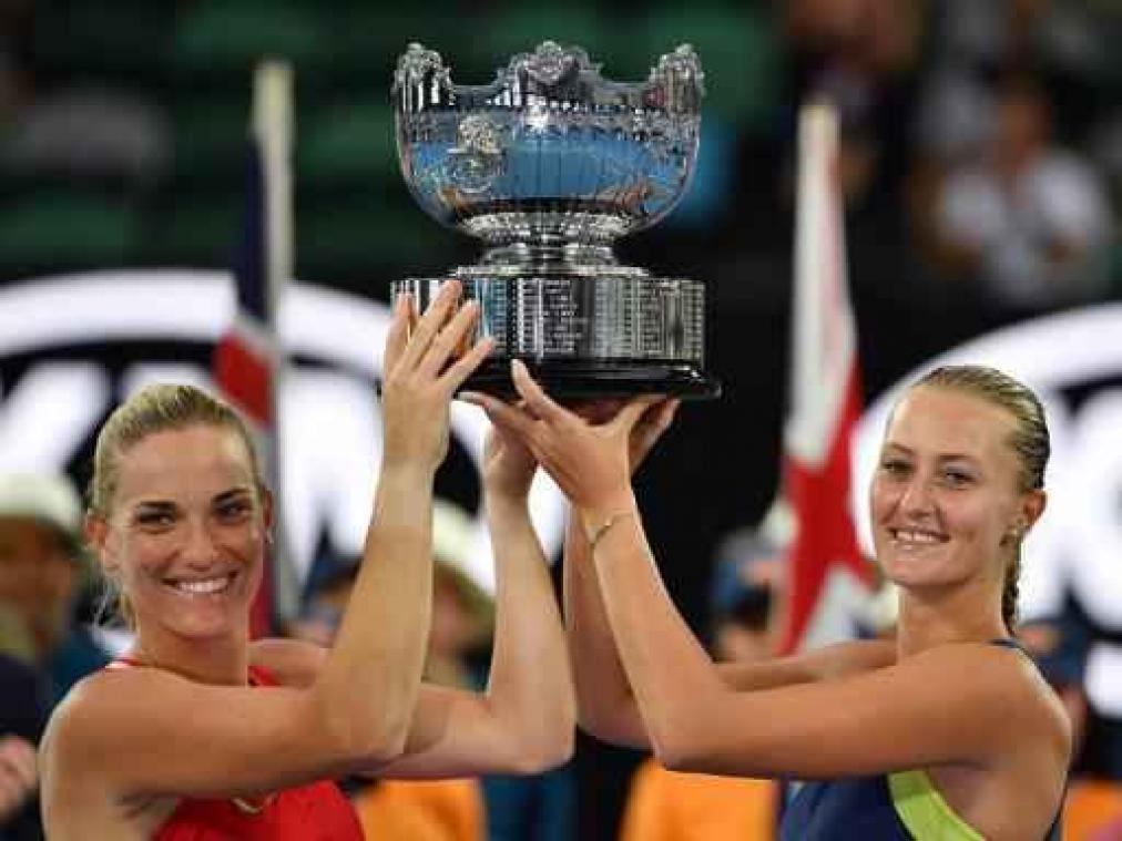 Timea Babos en Kristina Mladenovic winnen vrouwen dubbelspel op Australian Open