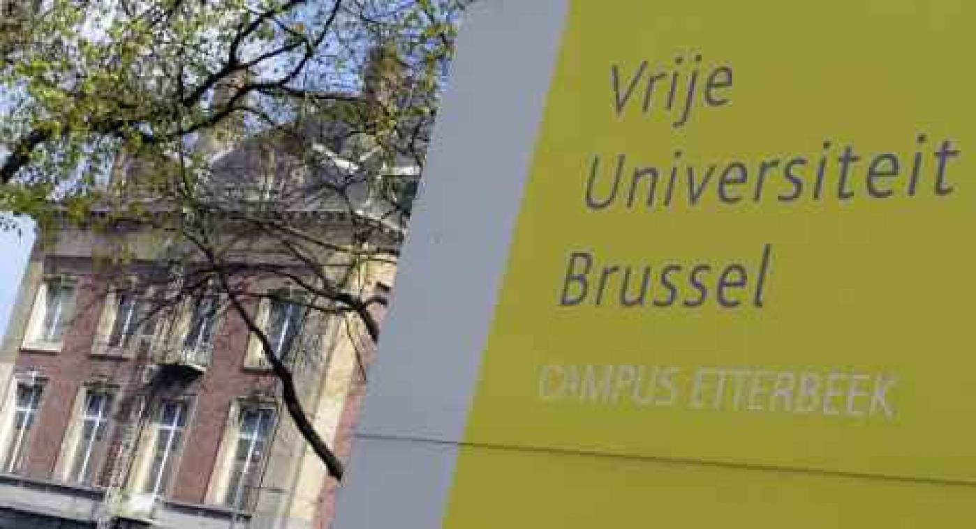 Jongere levensgevaarlijk gewond na val door dakkoepel VUB