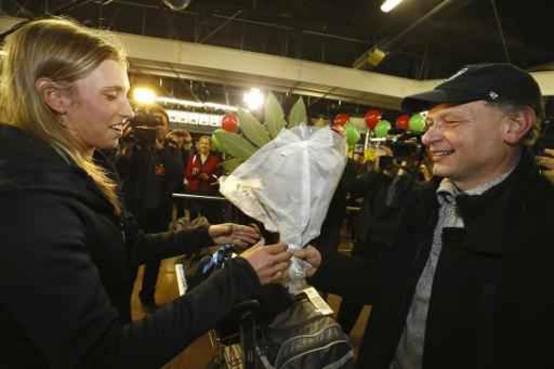 Elise Mertens krijgt warme ontvangst bij terugkeer in Zaventem