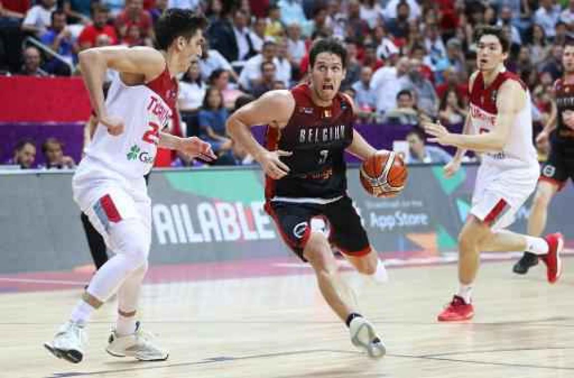 Euroleague basket (m) - Sam Van Rossom loopt met Valencia lendenwervelbreuk op