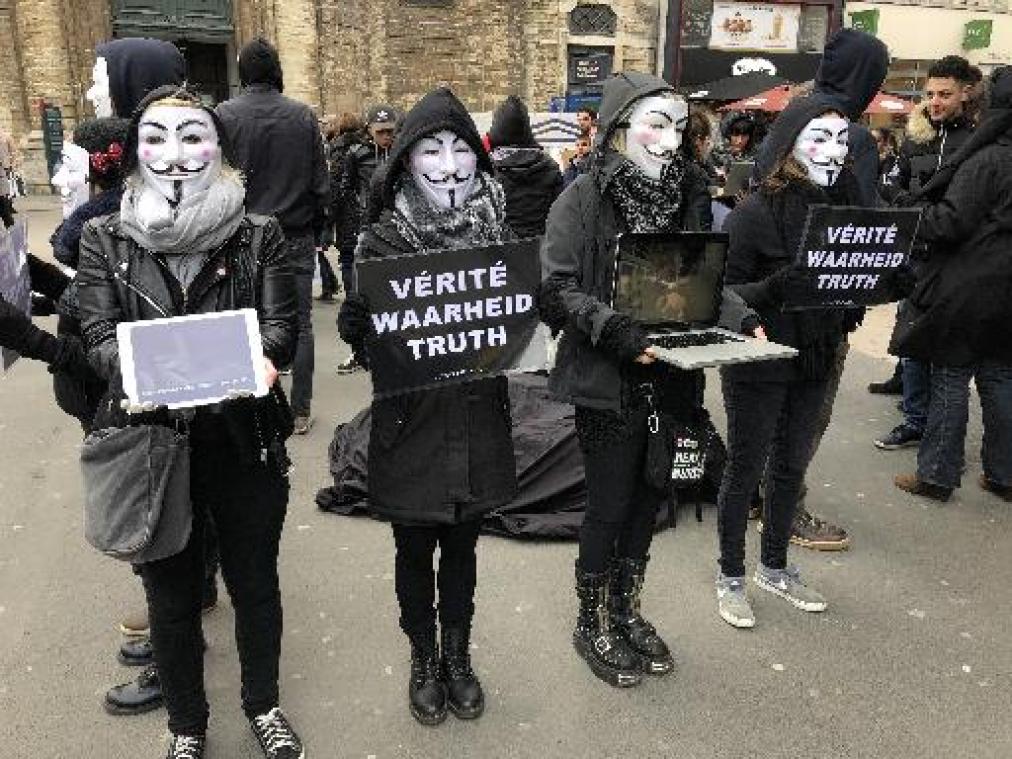 Dierenrechtenactivisten confronteren shoppers in Nieuwstraat met gruwel slachthuizen