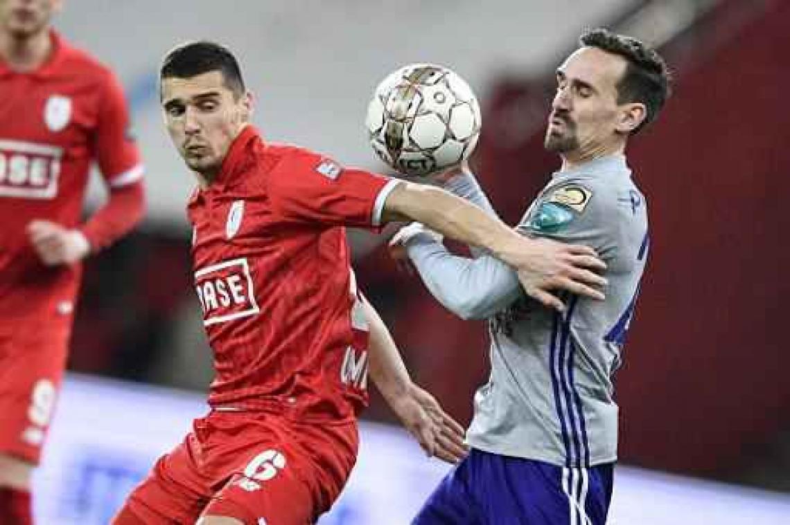Jupiler Pro League - Standard en Anderlecht in evenwicht na doelpuntenrijke Clasico