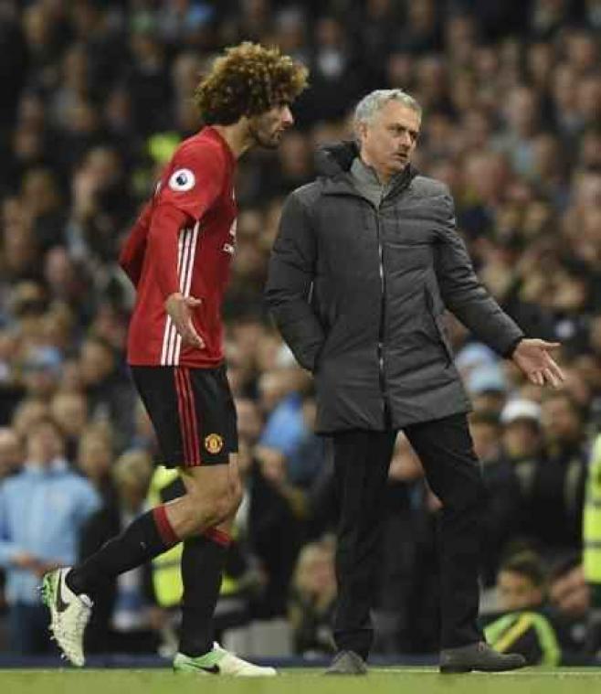 Mourinho over Fellaini: "Je tekent pas als je blij bent met wat op papier staat"
