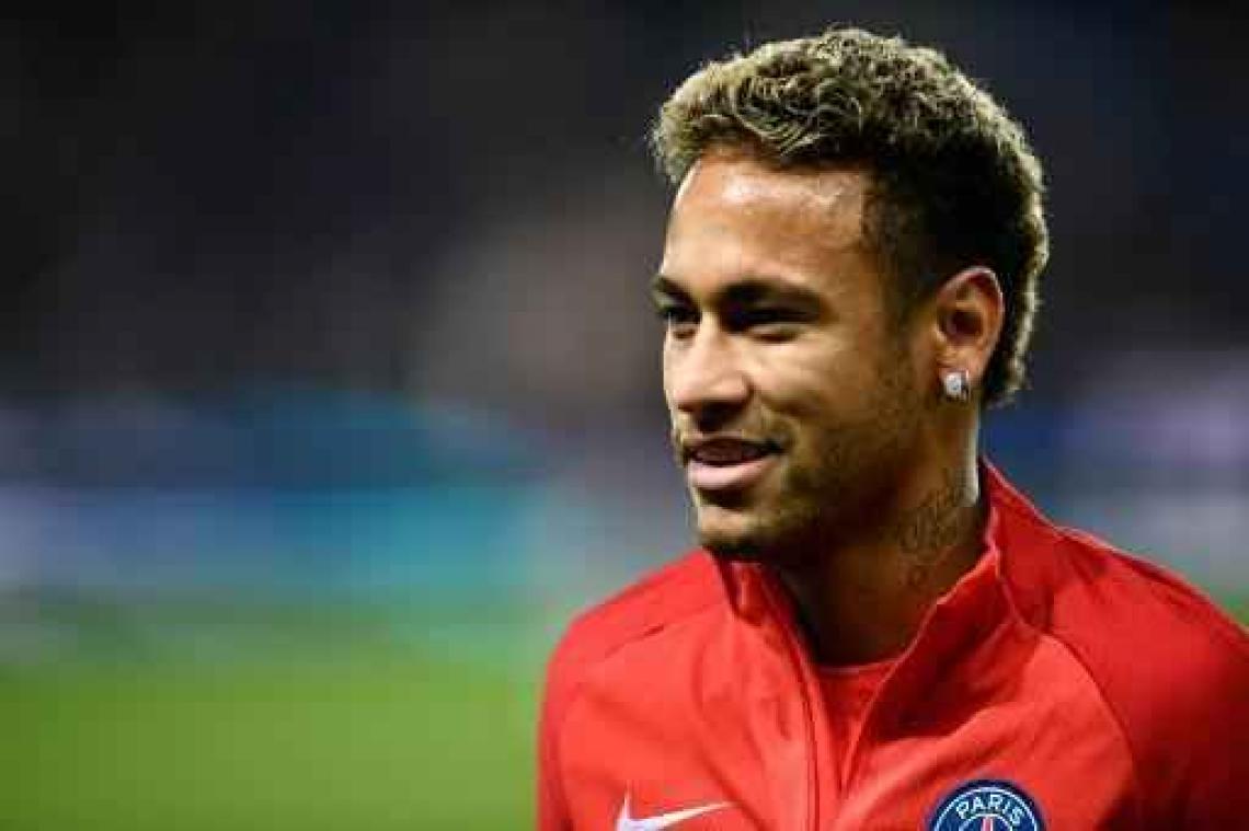 Voetbalclubs spendeerden in 2017 meer dan vijf miljard euro