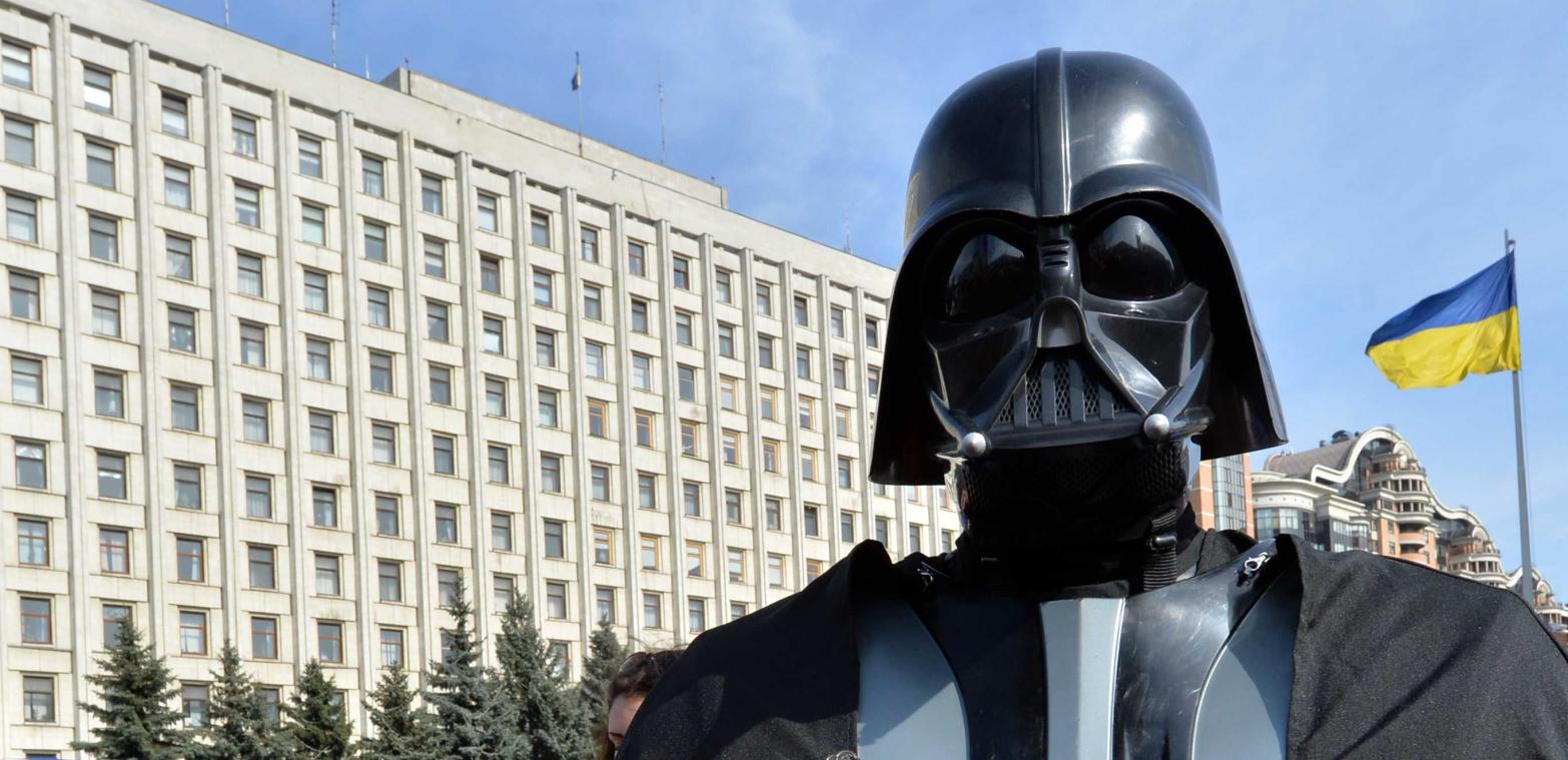 Standbeeld van Lenin ruimt plaats voor Darth Vader