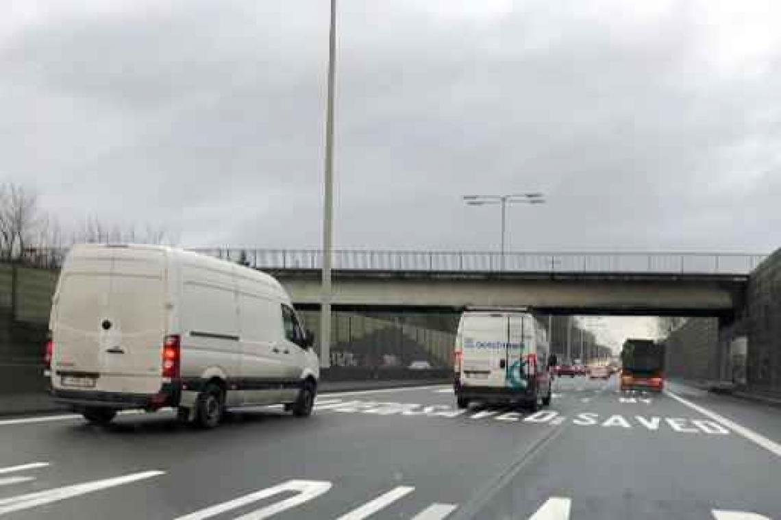 "Last night a dj saved my life" moet zorgen voor voldoende volgafstand op de weg