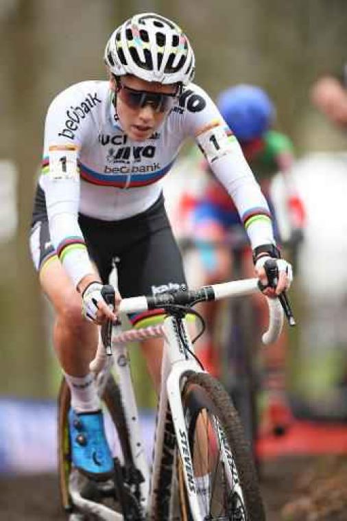 Sanne Cant volgt zichzelf op als wereldkampioene veldrijden