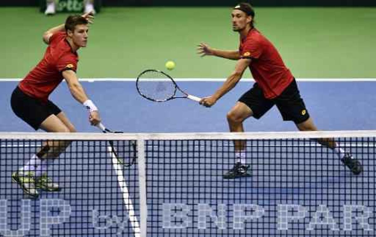 Davis Cup - Hongarije komt met winst in dubbelspel terug tot 2-1, beslissing valt zondag