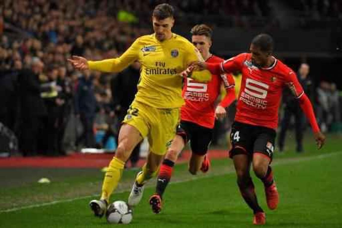 Belgen in het buitenland - PSG boekt in Rijsel twintigste zege van het seizoen