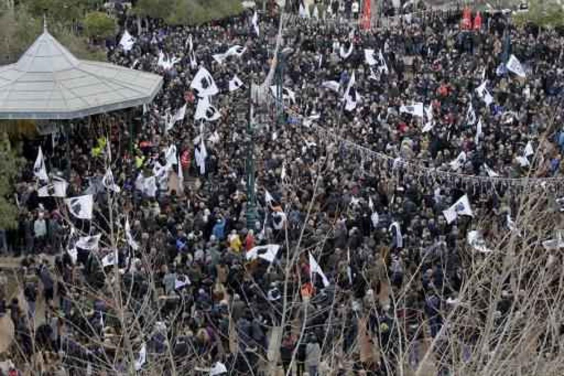 Duizenden nationalisten manifesteren op Corsica voor bezoek Macron