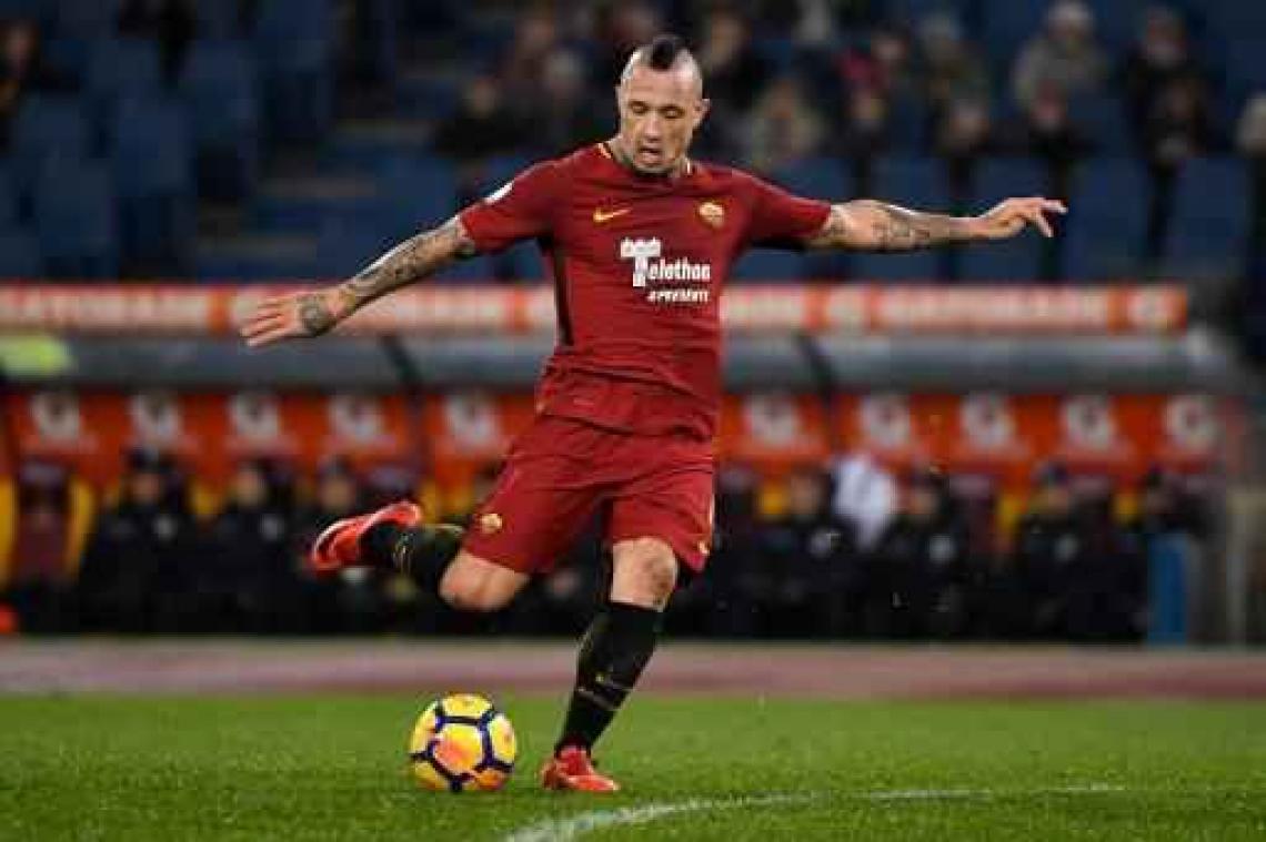Radja Nainggolan heeft met AS Roma weinig overschot tegen staartploeg Hellas Verona