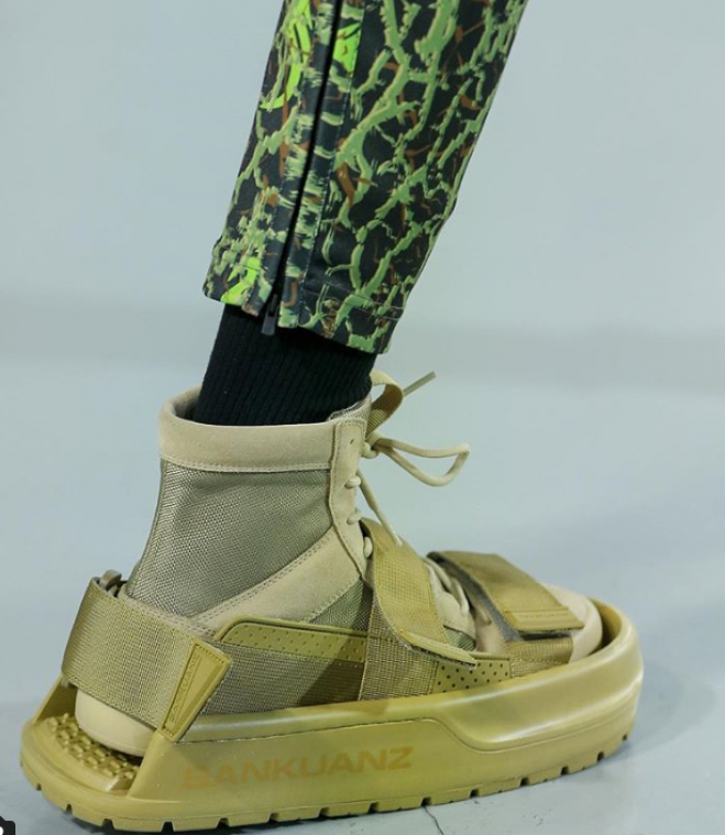Een schoen in een schoen. Gaat de modewereld een stapje te ver?