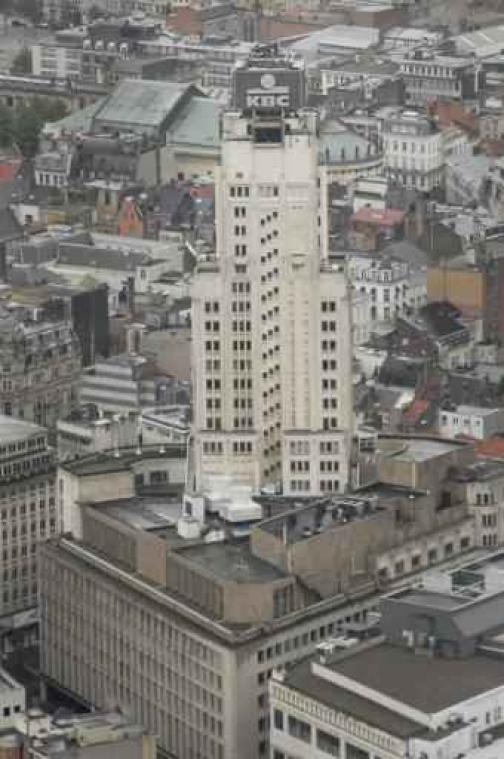 KBC-Boerentoren gaat twee jaar dicht voor sanering na vondst van asbest
