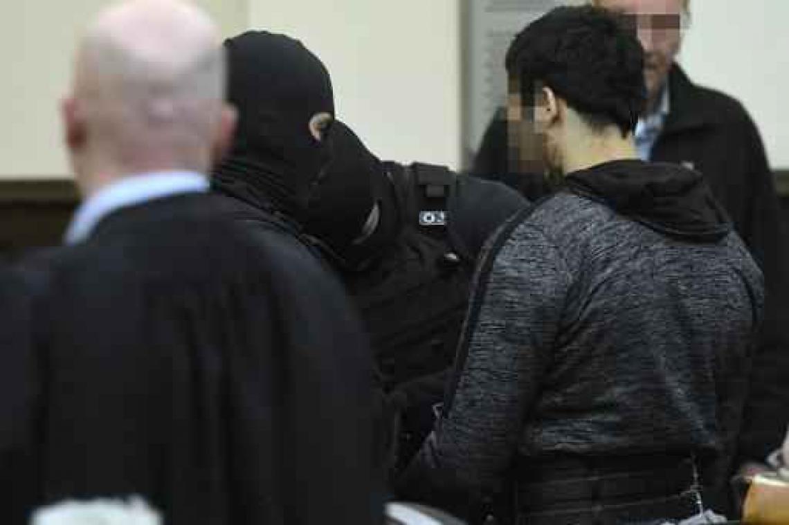 Federaal parket en burgerlijke partijen dringen aan op veroordeling Abdeslam en Ayari