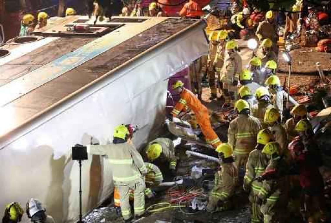 Ongeval met dubbeldekker in Hongkong: 18 doden, 50 gewonden, piloot opgepakt