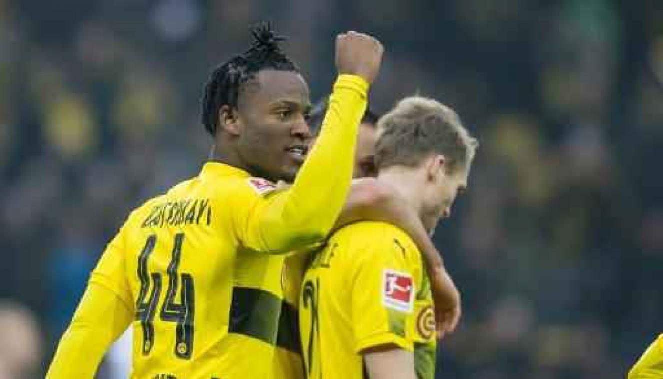 Belgen in het buitenland - Michy Batshuayi helpt Borussia Dortmund aan drie punten