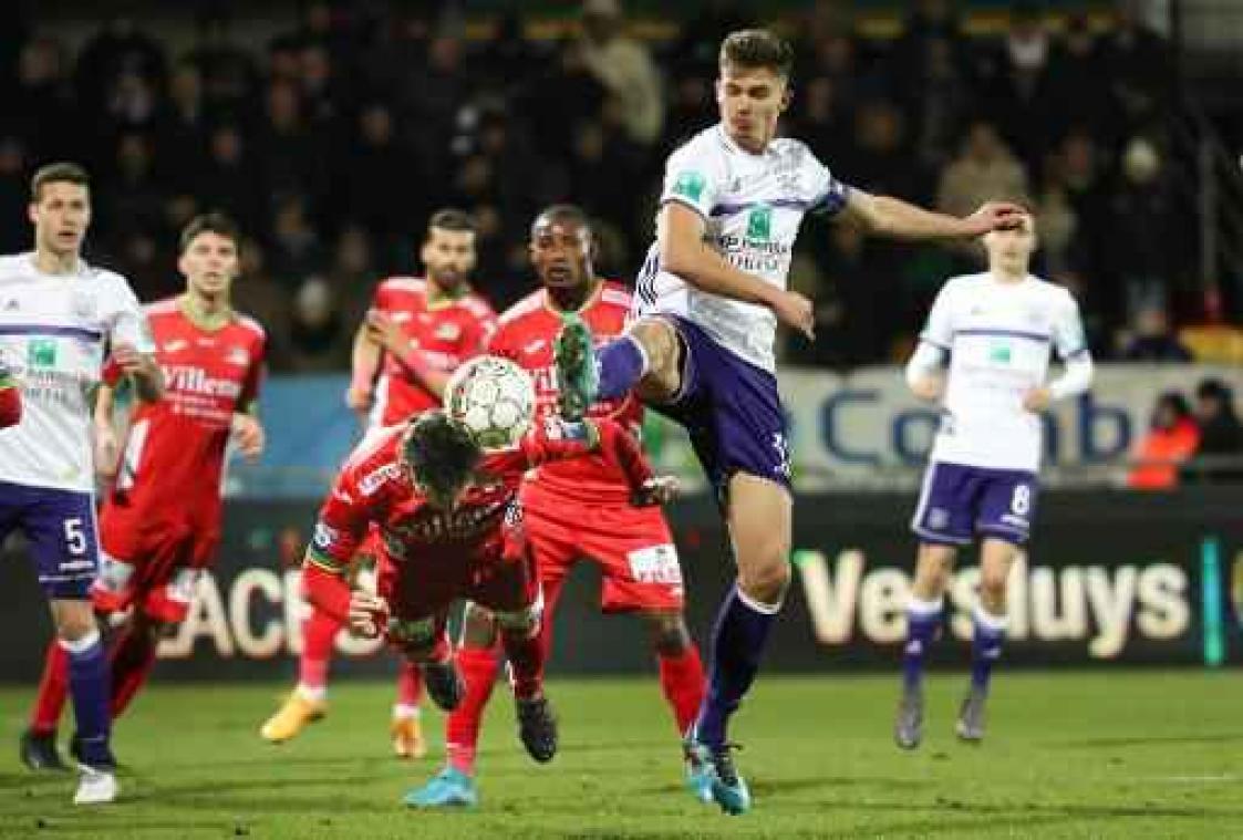 Jupiler Pro League - Klungelend Anderlecht onderuit in Oostende