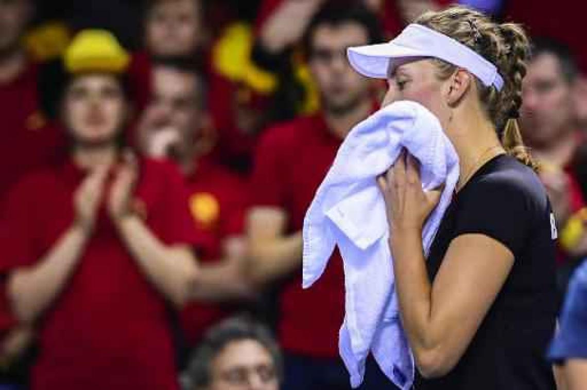 Fed Cup - Elise Mertens moet meerdere erkennen in Mladenovic: 2-1 voor Frankrijk