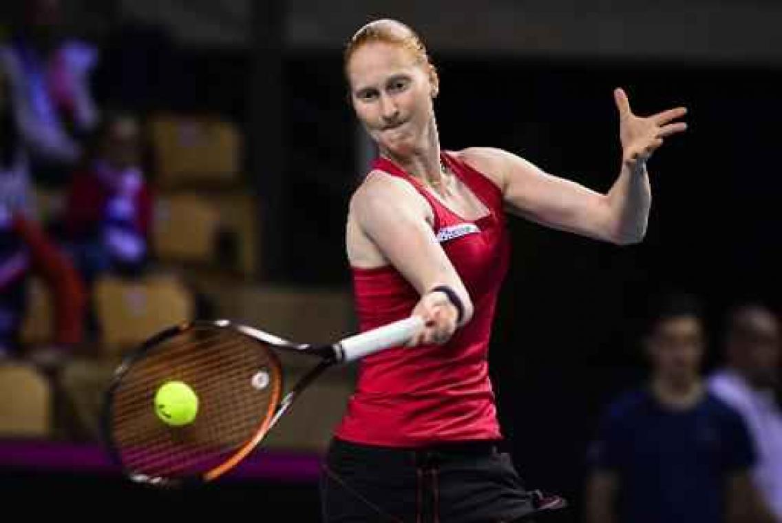 Fed Cup - Van Uytvanck brengt België opnieuw langszij met makkelijke zege tegen Parmentier