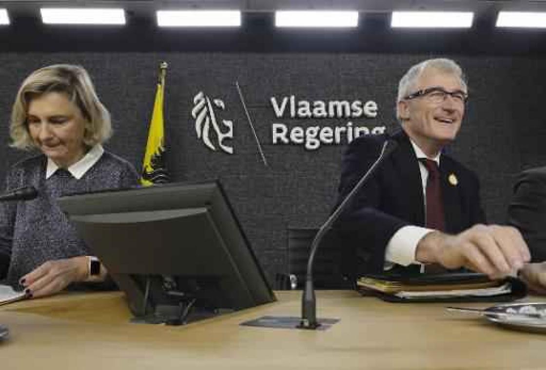 Kabinetten regering-Bourgeois zwellen verder aan