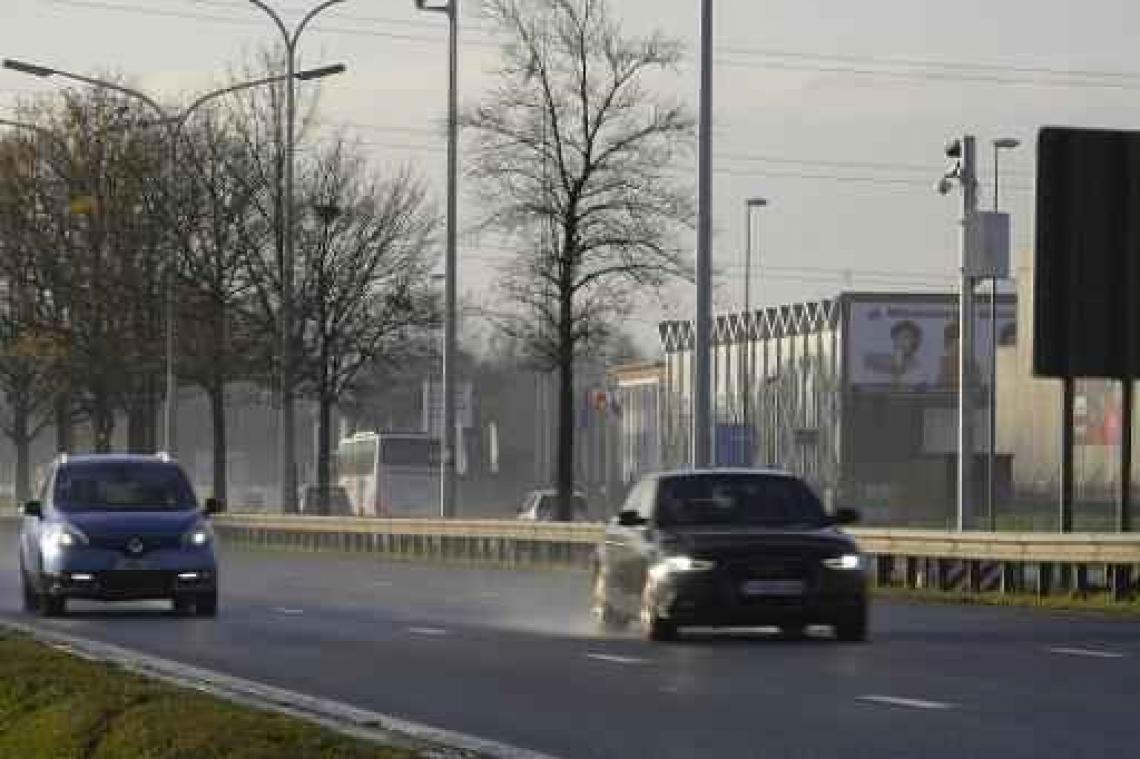 Boeteverhoging middenvakrijden - VAB: "Boete voor middenvakrijden is hoog genoeg, maar pakkans moet hoger"