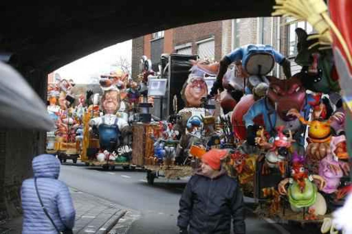 Aalst Carnaval - Veel "voil" volk voor "Jeanettenstoet" en popverbranding