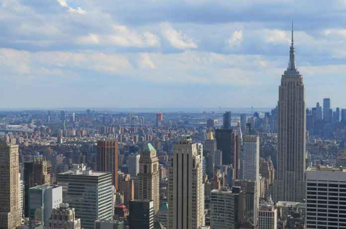 Obese agent klaagt New York aan