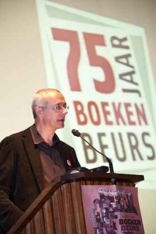 Verkoop van papieren boeken daalt, boekenverkoop online stijgt fors