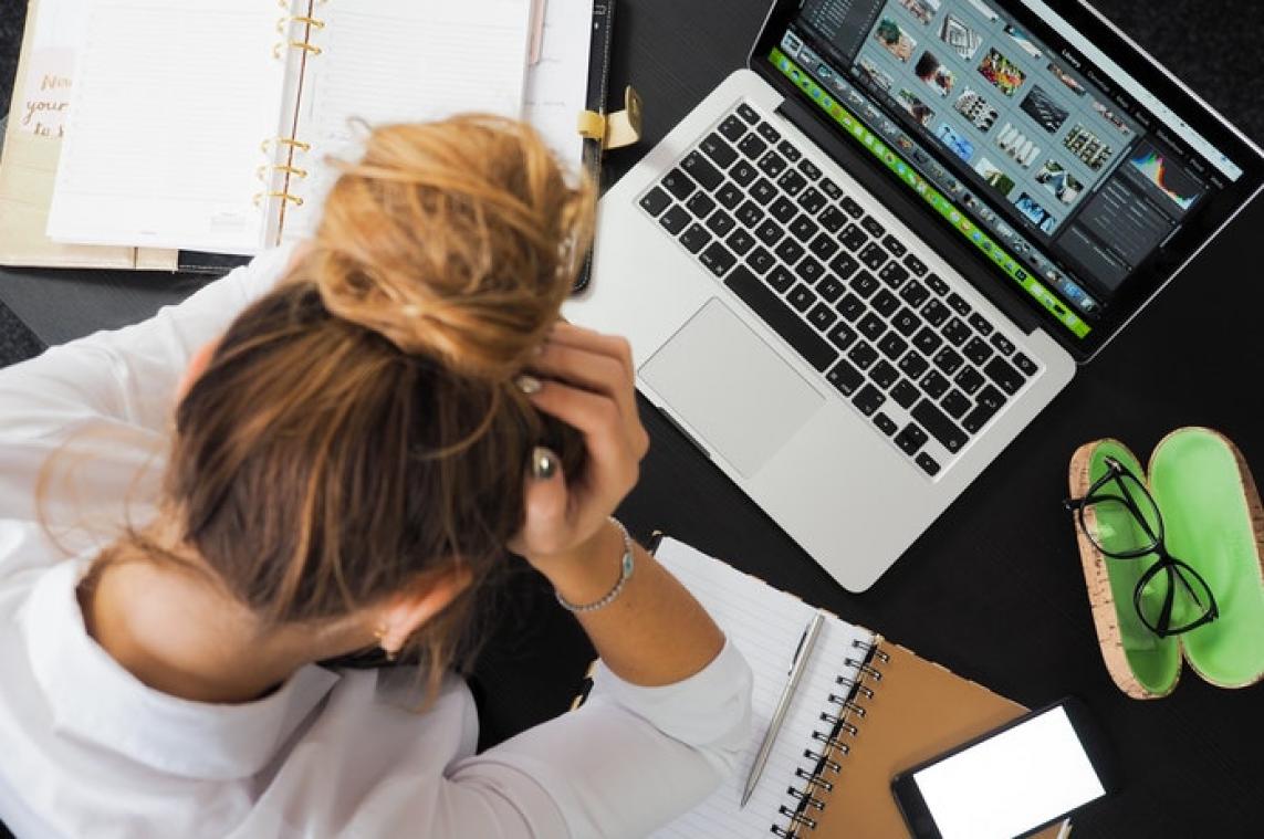 Een vijfde van de jonge vrouwen komt oververmoeid thuis van het werk