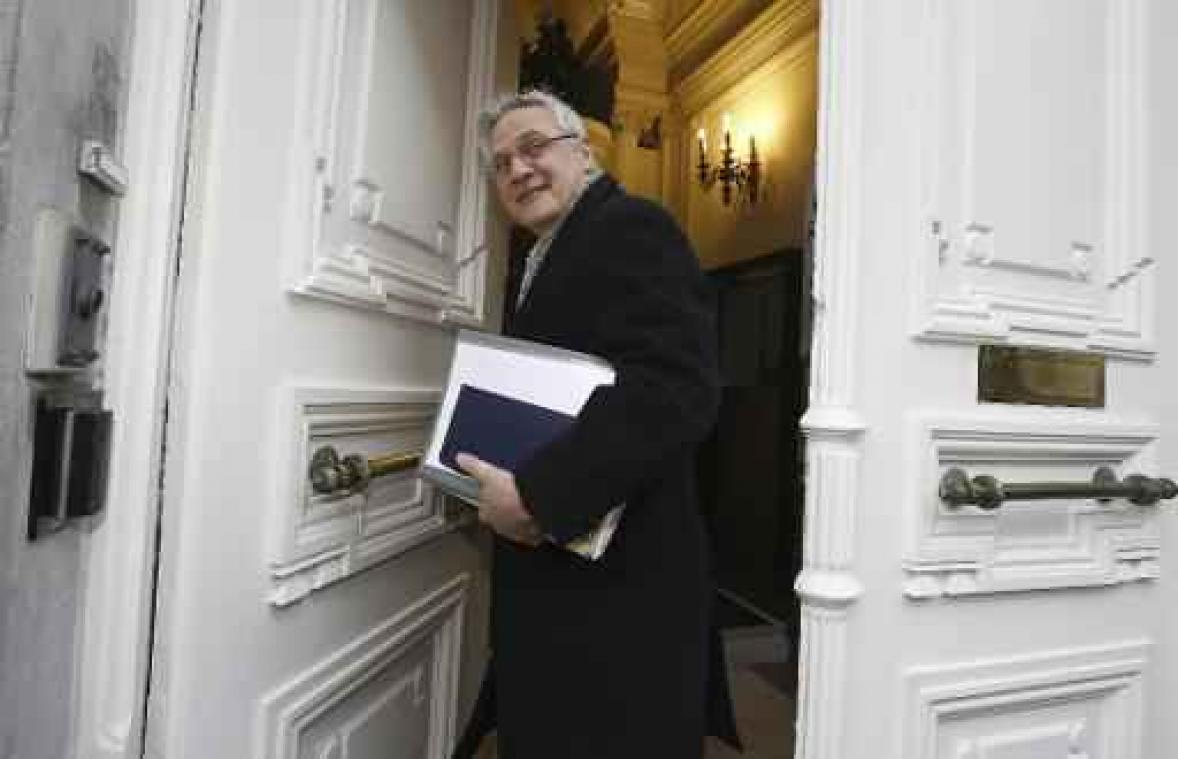 Peeters pakt nepuniversiteiten aan: onderzoek naar 81 instellingen