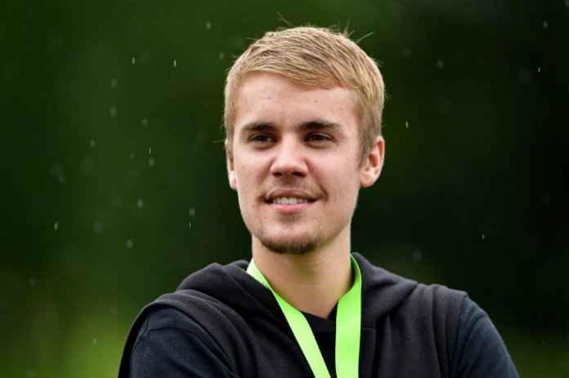 Justin Bieber speelt weer basketbal