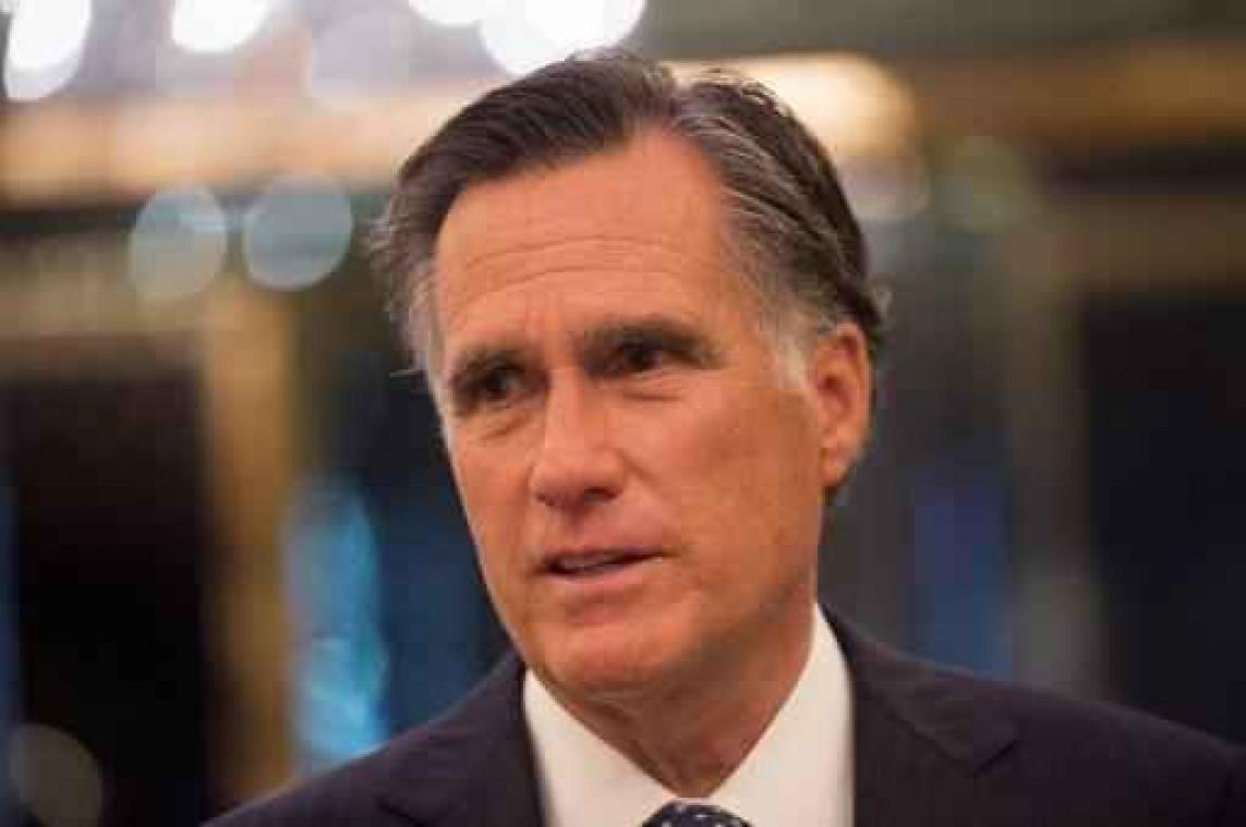 Vroegere presidentskandidaat Mitt Romney doet gooi naar Senaatszetel