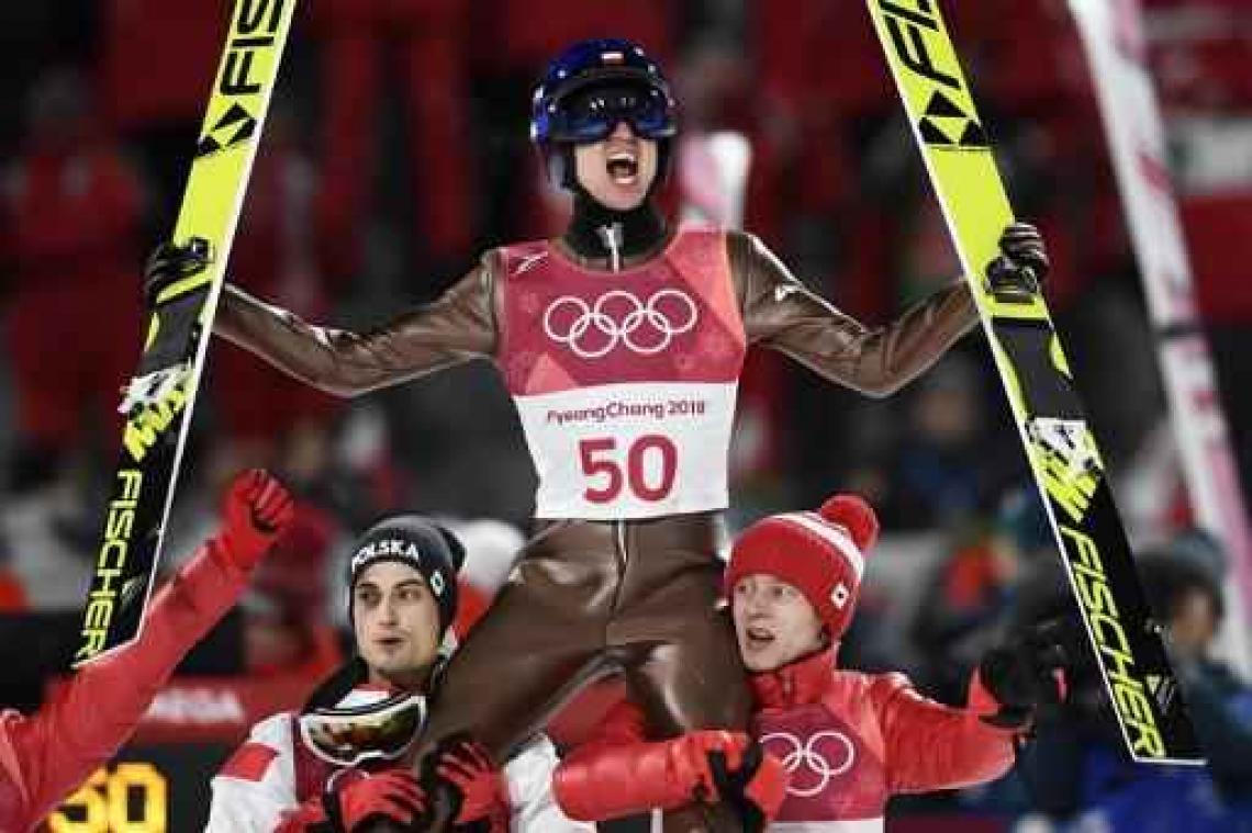 Kamil Stoch verlengt olympische titel op grote schans