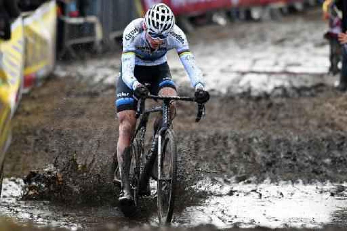 Mathieu van der Poel boekt 29e seizoenszege in Middelkerke