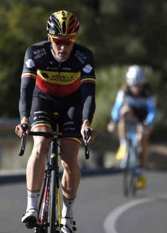 Belgisch kampioen Oliver Naesen met gebroken neus in Omloop Het Nieuwsblad