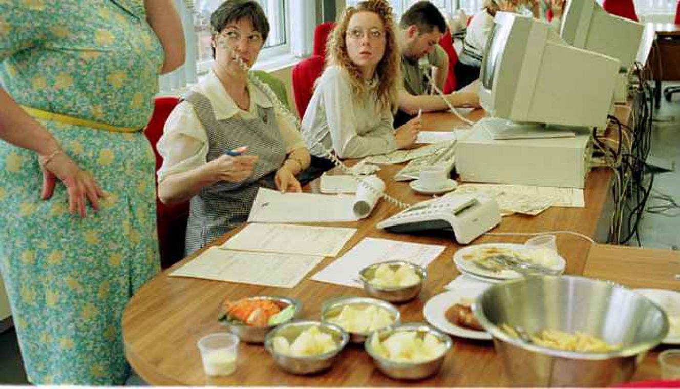 De complete gids voor eten aan je bureau 