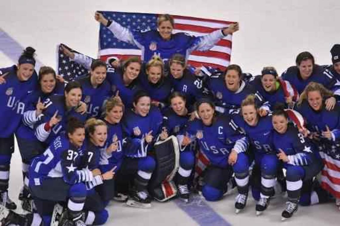 Amerikaanse ijshockeyvrouwen pakken goud na winst tegen Canada