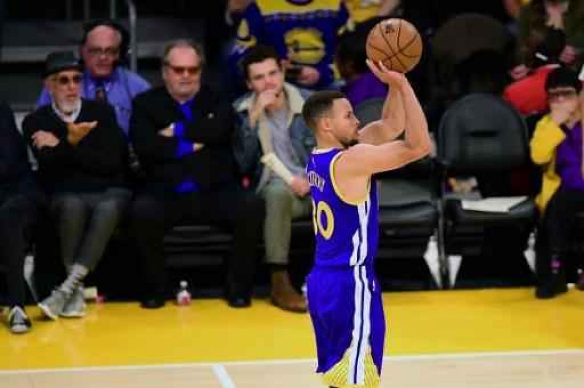 Stephen Curry leidt Golden State met 44 punten voorbij LA Clippers
