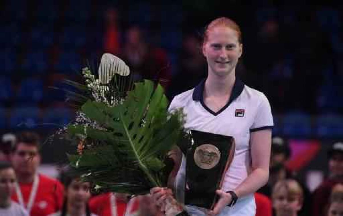 Alison Van Uytvanck boekt dertig plaatsen winst, Halep opnieuw nummer één